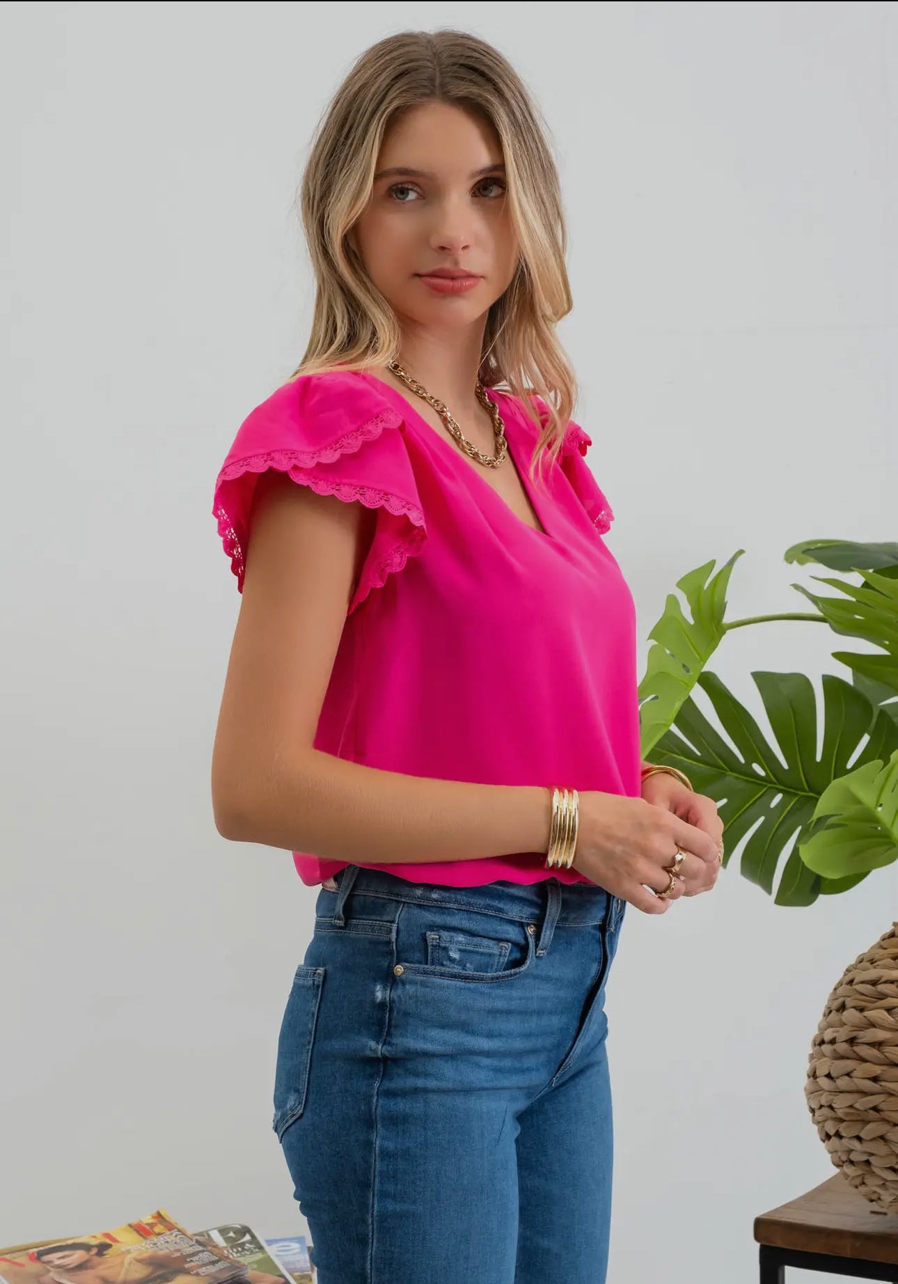 V-neck Scallop lace trimmed Tulip sleeve top