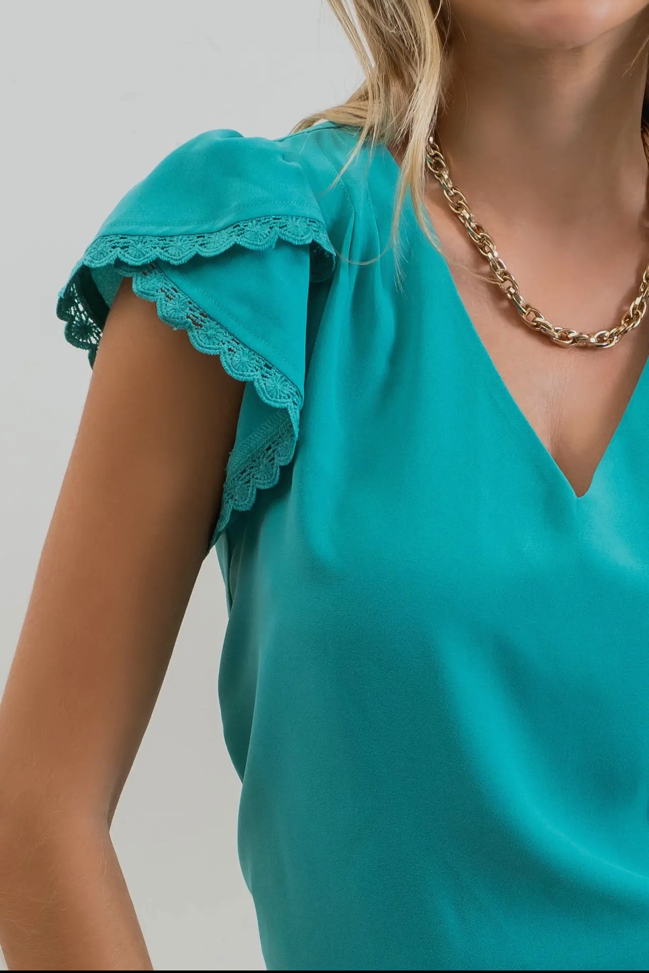 V-neck Scallop lace trimmed Tulip sleeve top